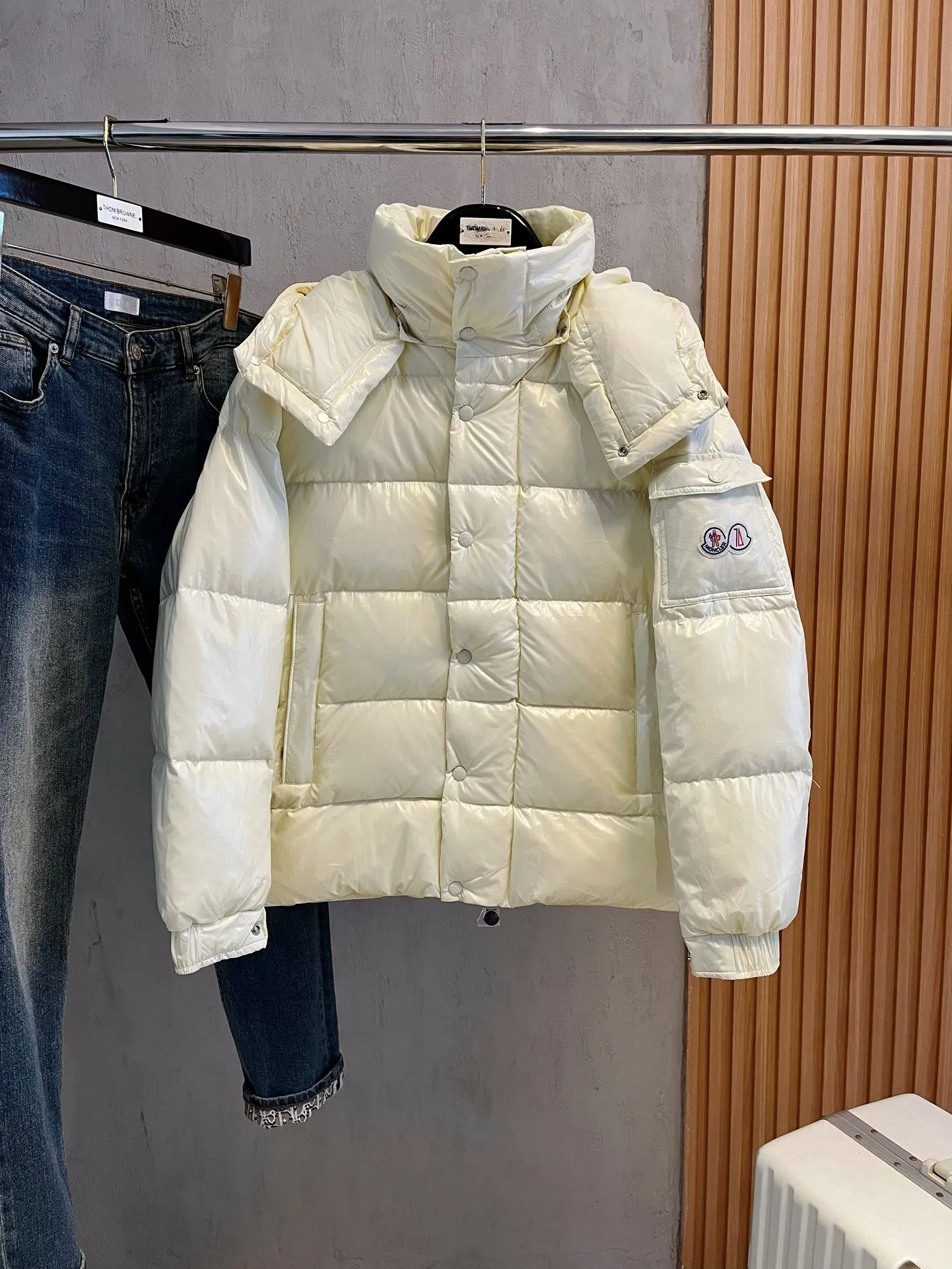 P390 Moncler/ 2026 70 、 。 DNA ， ， 。 Classic ， 、 。 Classic 70 。 Quality， 90 ，Premium Quality ， ，Black ！ Sizes M-3XL